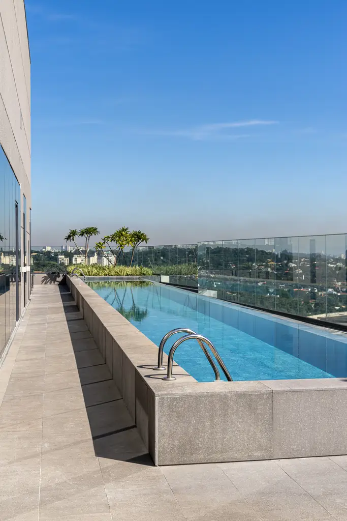 Piscina no roof top torre residence